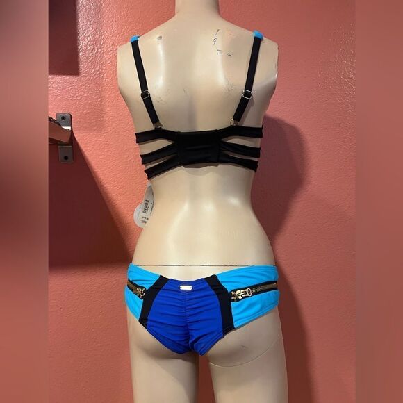 BEACH BUNNY SWIMWEAR.. - Picture 8 of 10